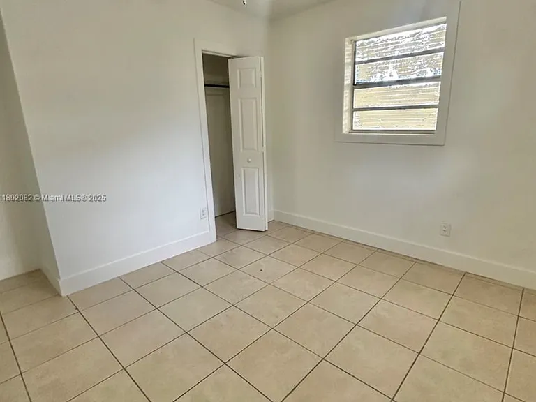 4111 SW 33rd St — Photo 4