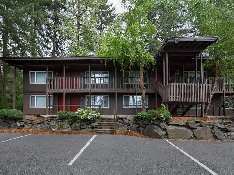 The Crossing Apartments — Photo 7