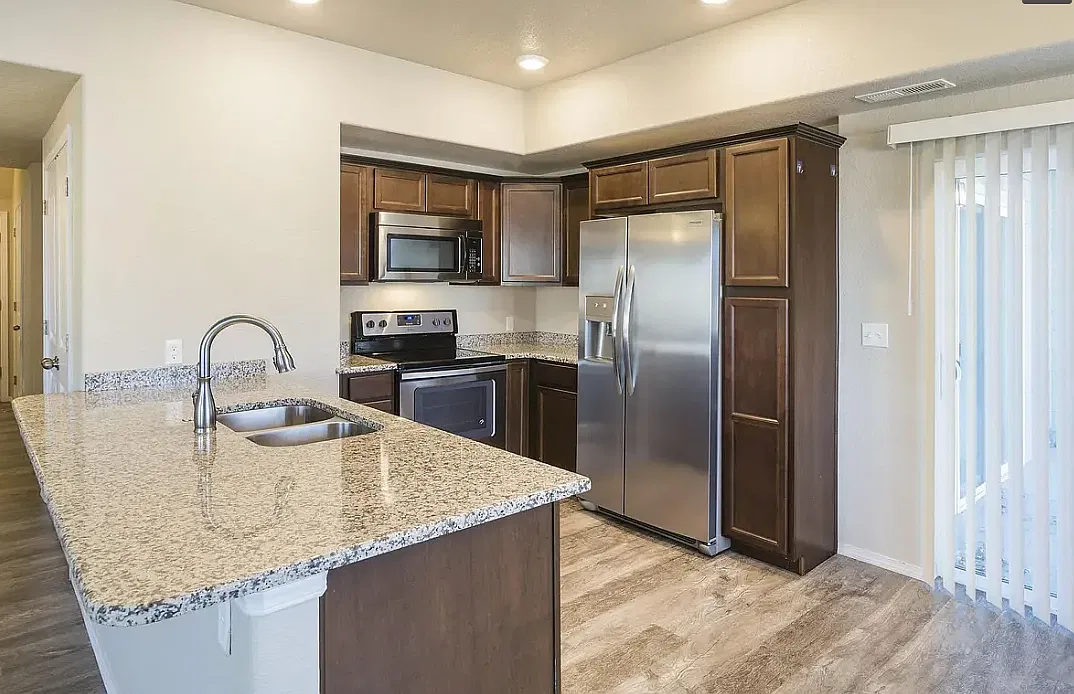 3 bed, 1253 sqft, $1,995 — Photo 1