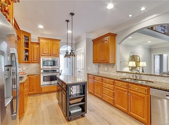 4th image of 7775 Chapel Creek Dr