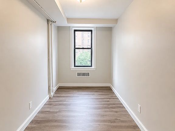 5th image of 24 Van Velsor Pl #3E