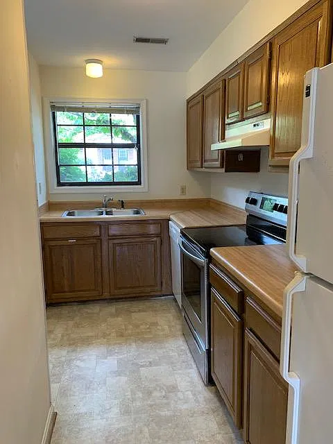 2 bed, 1.5 bath, 1056 sqft, $2,200 — Photo 3