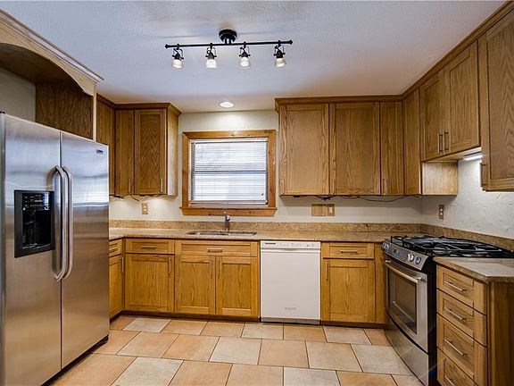 2nd image of 809 Chaparral Ct