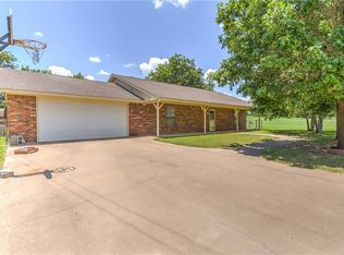 3040 Green Meadows Rd, Granbury, TX 76049