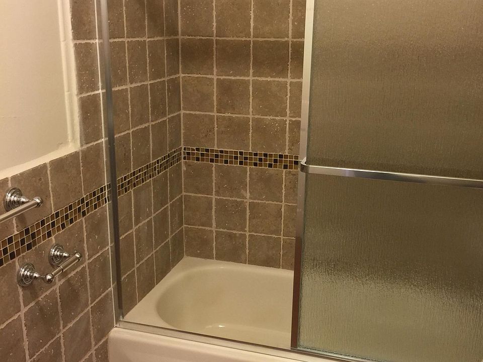 1st image of 1712 N Kingsley Dr APT 201