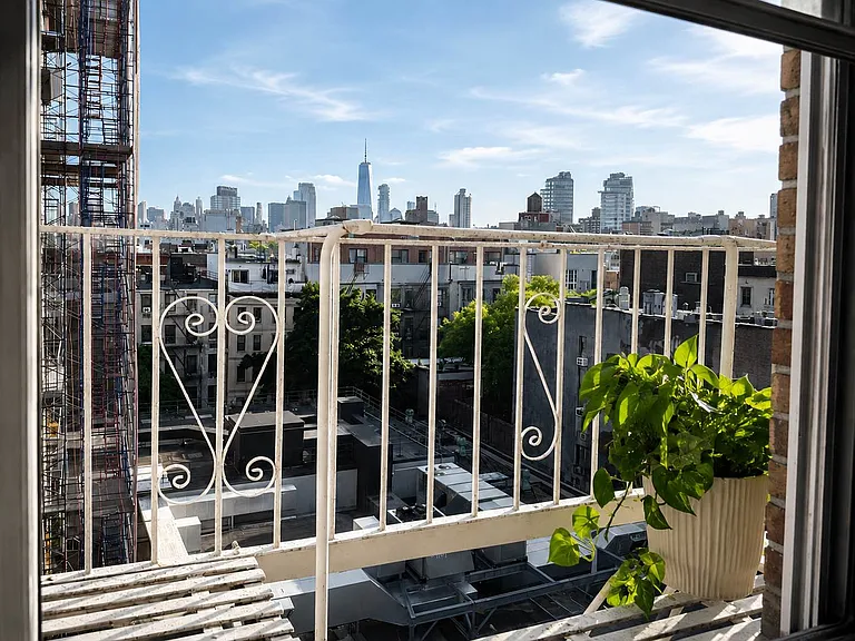 237 E 10th St #7B — Photo 7