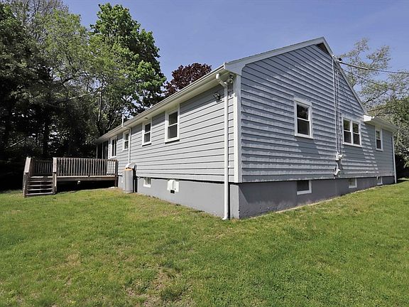 5th image of 1295 Roseanne St