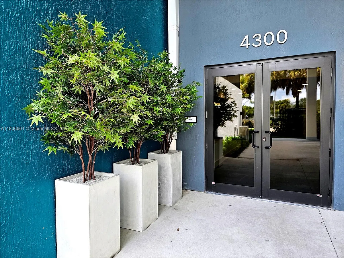 Building Photo - 4400 Sunrise Blvd #T1