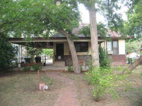 5th image of 914 N Milam St