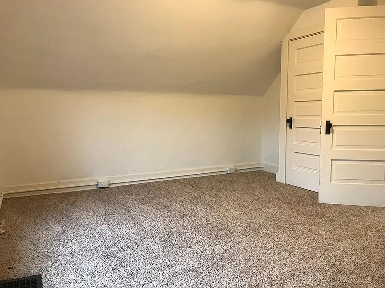 5th Bedroom (Third floor)