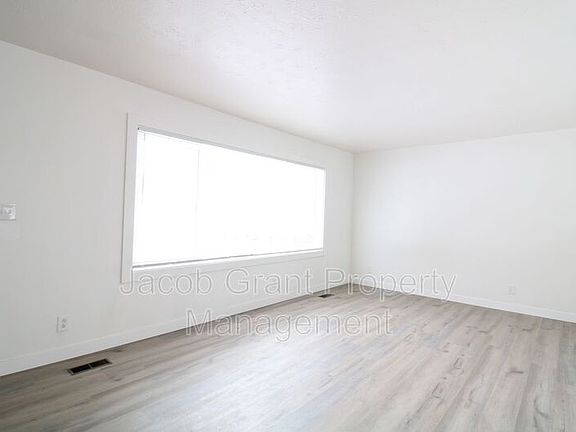 2nd image of 1703 Raymond Dr