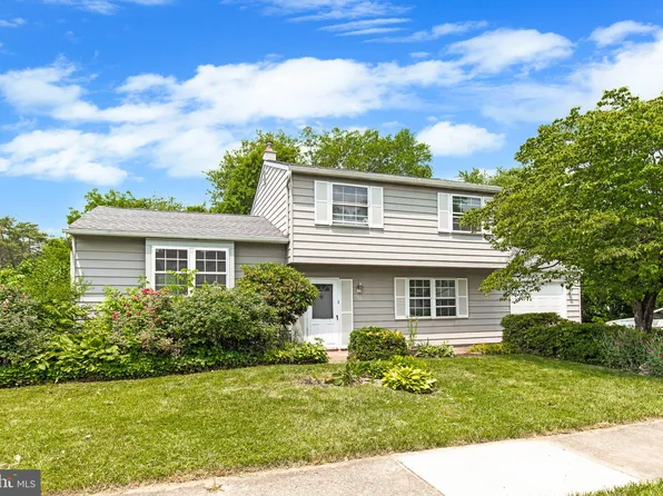 5838 Clarkson Dr, East Petersburg, PA 17520