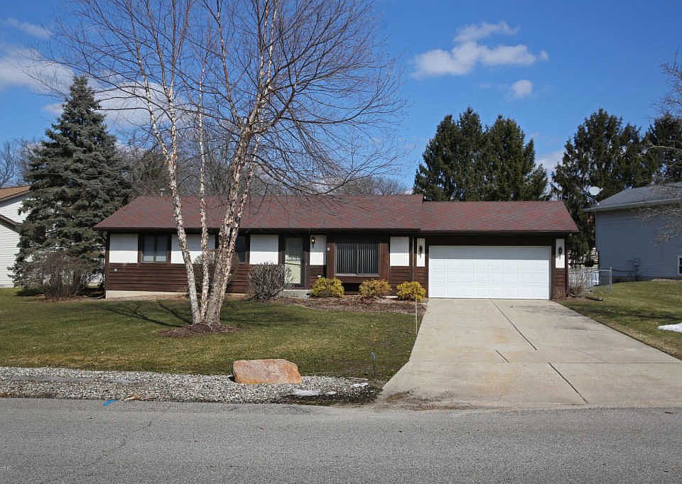 1st image of 3362 Balsam Ave NE
