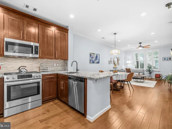 12000 Market St APT 146, Reston, VA 20190