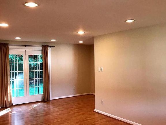 4th image of 8704 Bradmoor Dr