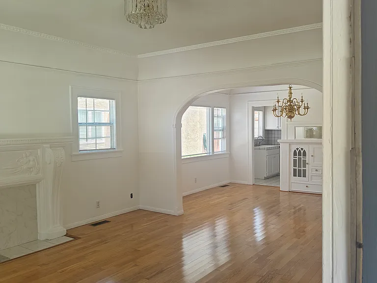 234 Roswell Ave — Photo 4