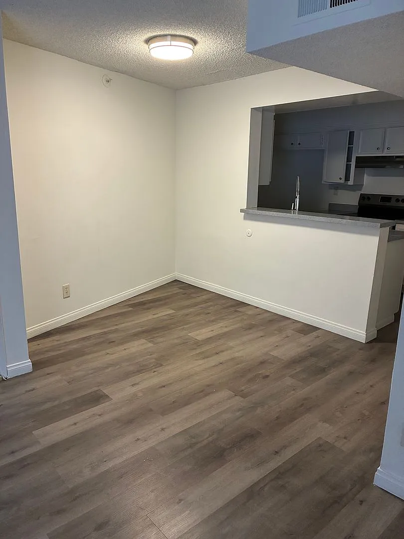 125 - Cedar Regency — Photo 3