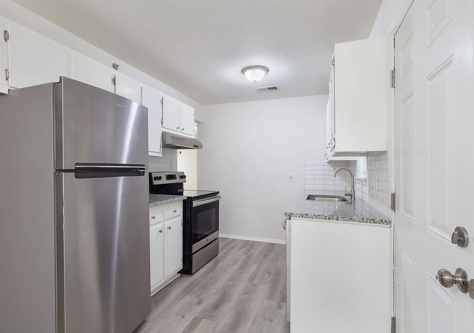 Beautiful, Fully Renovated 1bd/1ba Unit w/ Rear Deck in Ideal Smyrna Location! — Photo 4
