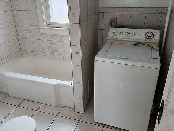 3rd image of 72 8th Ave Unit 3