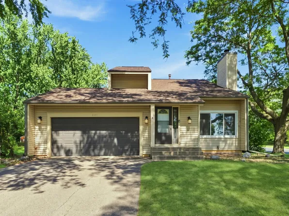 8687 Ridgewind Rd, Eden Prairie, MN 55344
