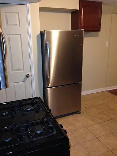 3 bed, 1.0 bath, 1200 sqft, $1,399 — Photo 4