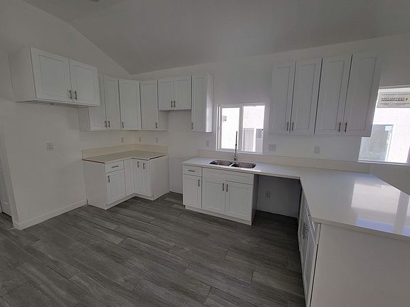 3rd image of 2926 Fairmount Ave #1/2