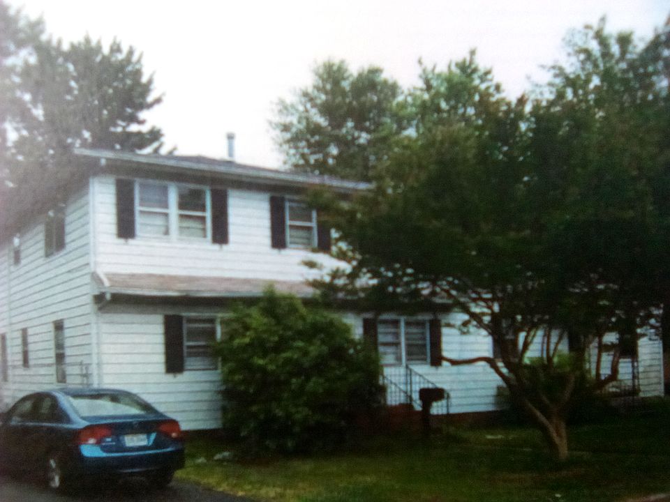 2nd image of 30 E Gilbert St