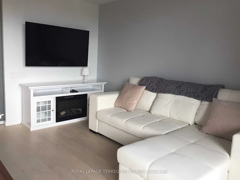 383 Sorauren Ave #413 — Photo 14