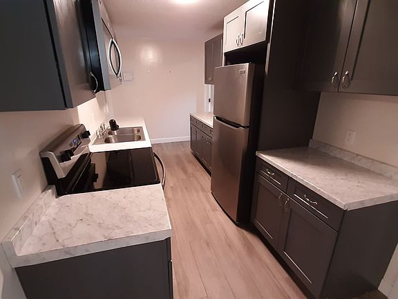 3rd image of 320 Hillview Pl APT 2