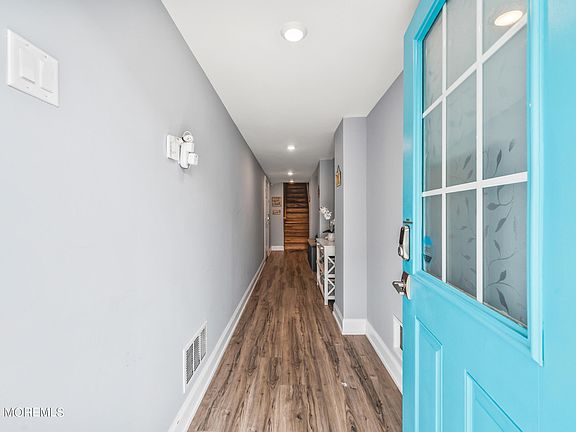4th image of 216 Sherman Avenue