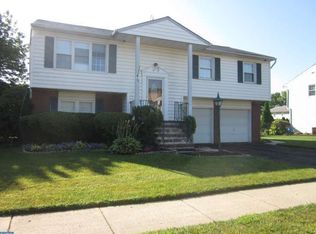 80 Martha Dr, Fallsington, PA 19054