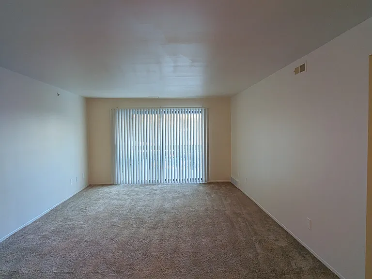 Lakeside Village Apartments — Photo 141