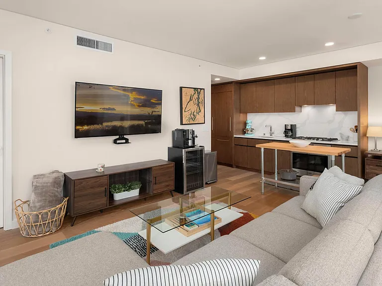 121 Stewart St #807 — Photo 8