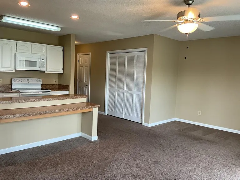 210 Double Eagle Dr #A-1 — Photo 3