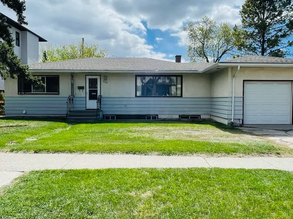 536 Northmount Dr NW, Calgary, AB T2K 3H9