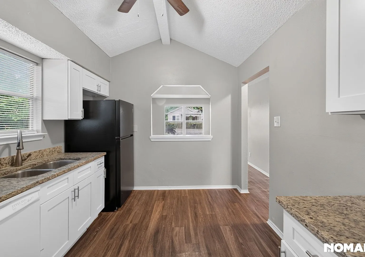 Charming 2BR House in San Antonio — Photo 4