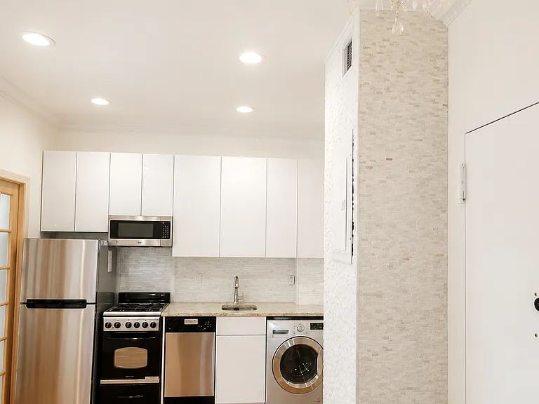 313 E 14th St #4B — Photo 5