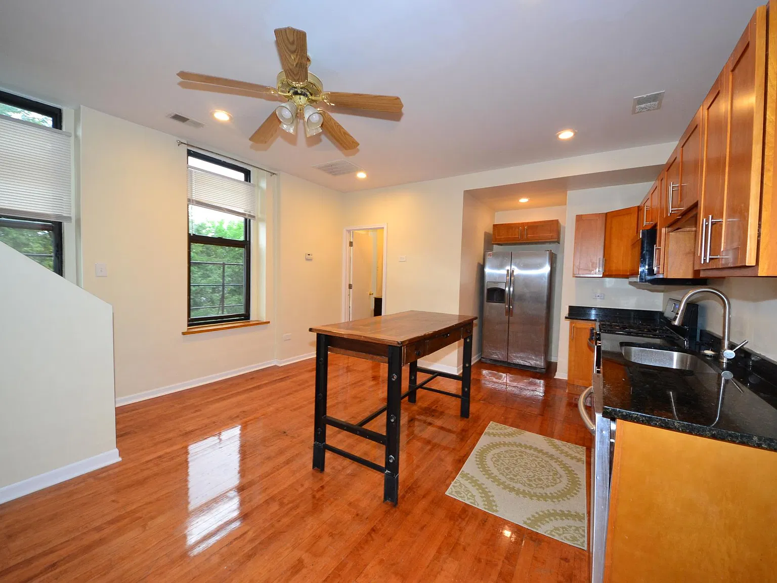 3 bed, 1300 sqft, $1,680 — Photo 2