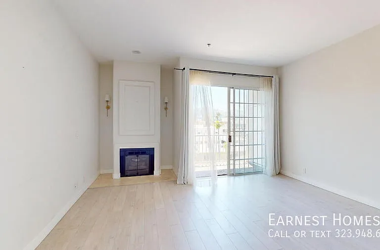 4348 Mammoth Ave #303 — Photo 3