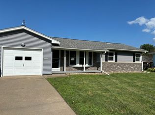 1119 N 12th St, Camanche, IA 52732