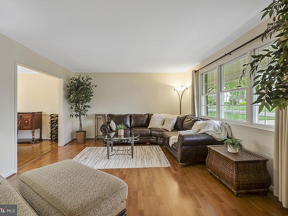 5th image of 6108 Scotch Dr