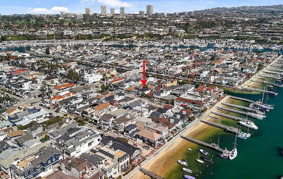 Arrow showing house from aerial shot