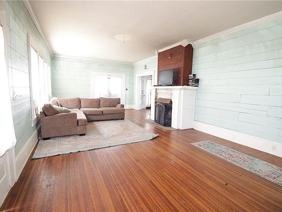 2nd image of 2031 Thornton Ct