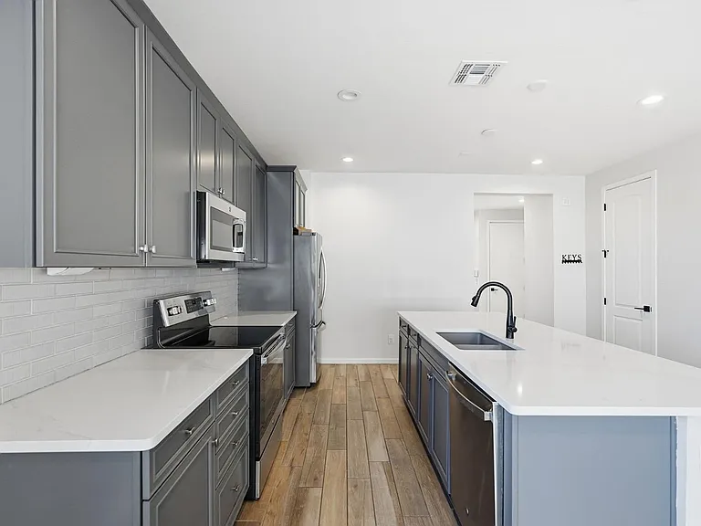 641 S Davidson Ln — Photo 10