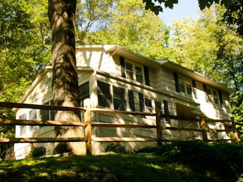 Well Kept Sun Filled 4 Bedroom Colonial