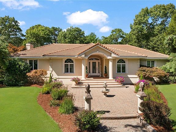 3rd image of 22 Brook View Dr