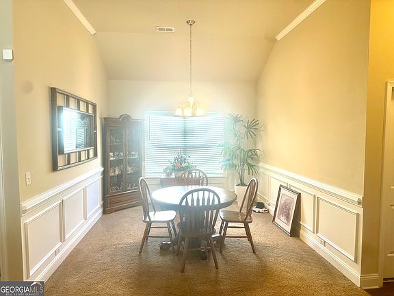 4th image of 864 Crescent Ln