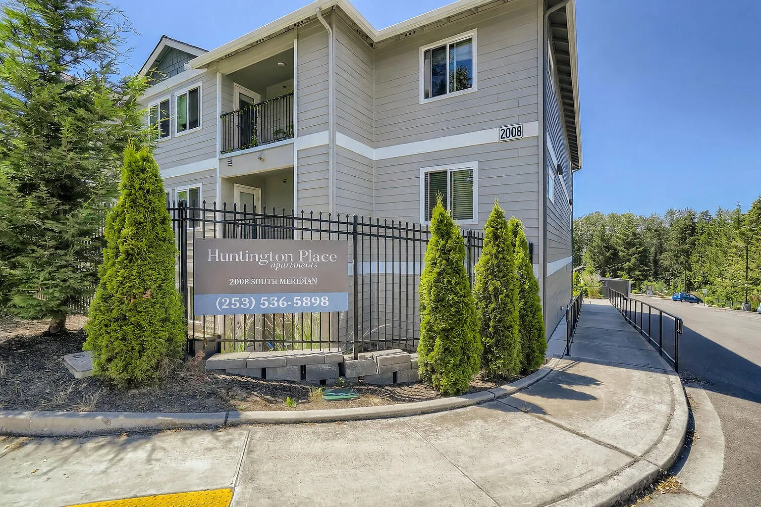 Huntington Place Apartments — Photo 1