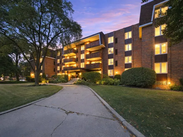 120 S Spruce Ave APT 307, Wood Dale, IL 60191