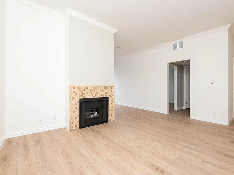 5452 Alvern Cir #204 — Photo 2